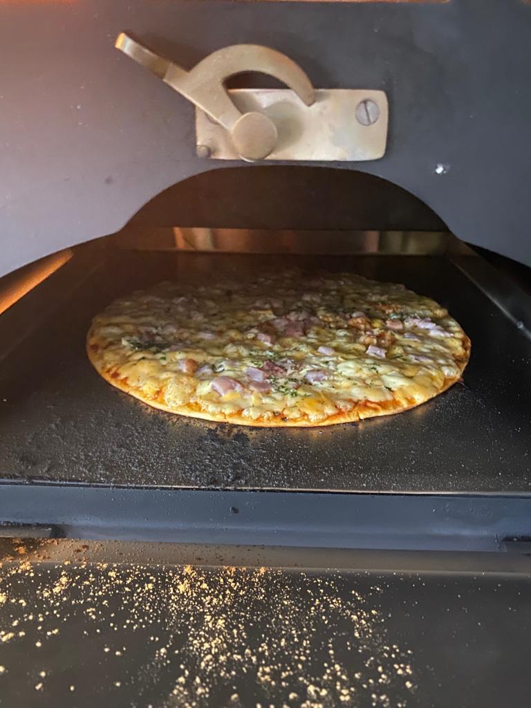 Pizza oven voor in Zuid-Afrikaanse Braai