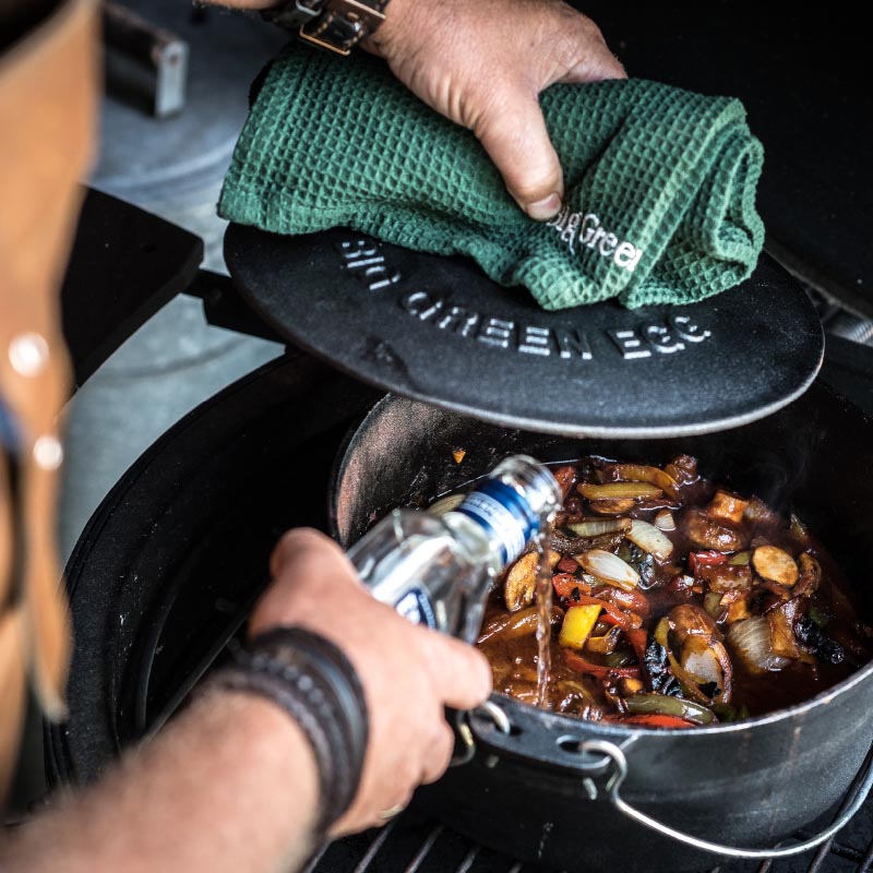 CAST IRON DUTCH OVEN