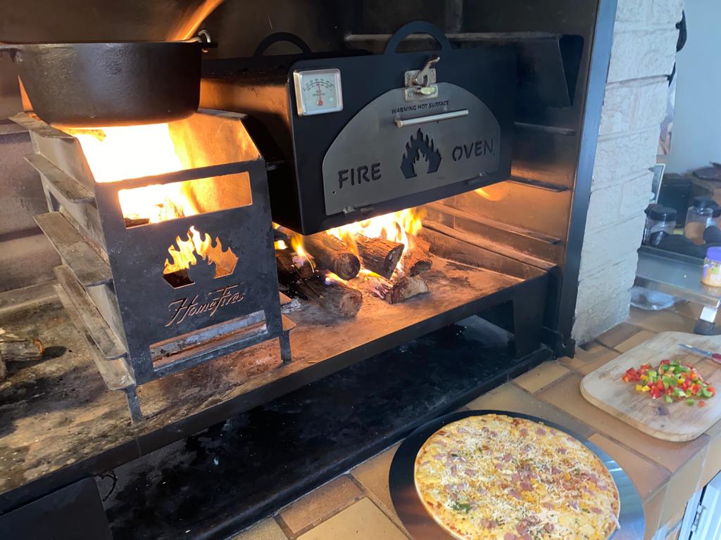 Pizza oven voor in Zuid-Afrikaanse Braai